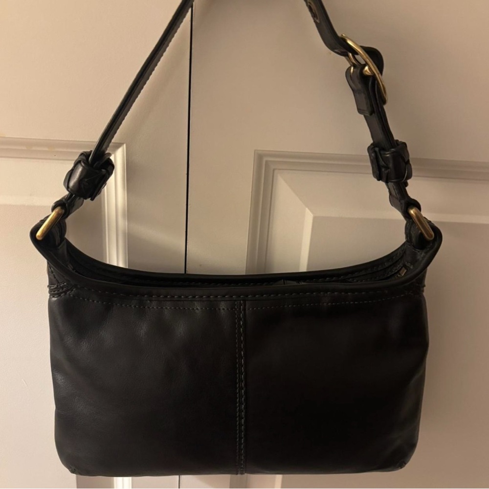 Elegant Coach Black Leather Shoulder Bag